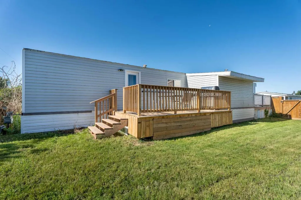 232 Polar Avenue NE High River AB T1V1J5