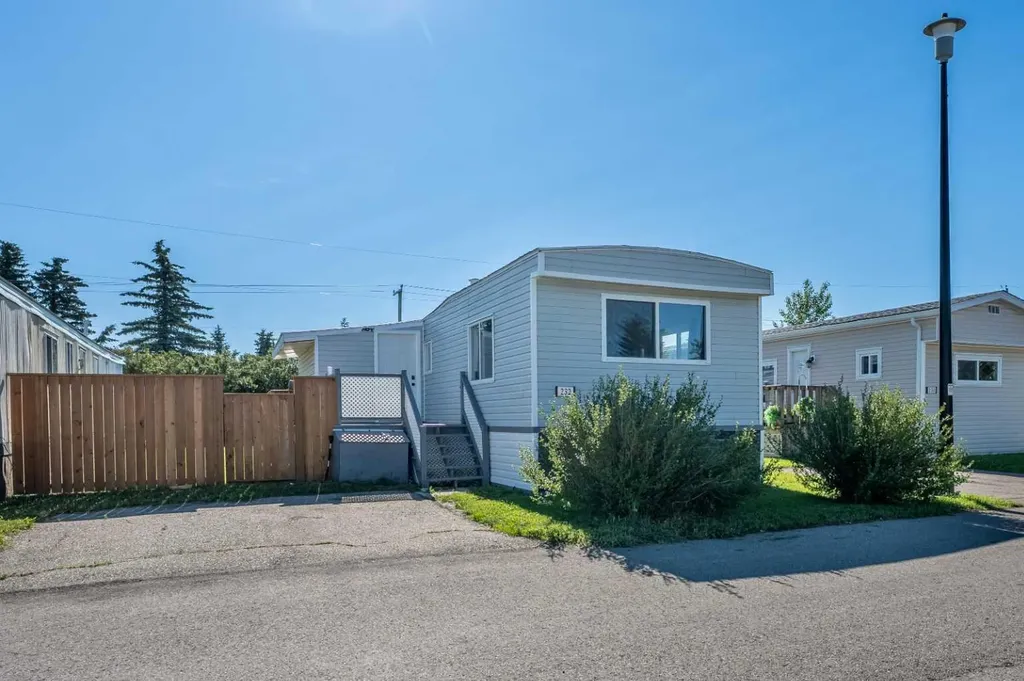 232 Polar Avenue NE High River AB T1V1J5