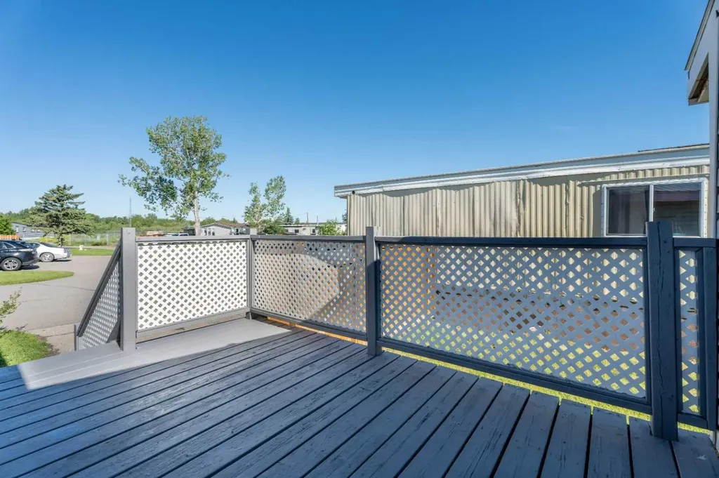 232 Polar Avenue NE High River AB T1V1J5