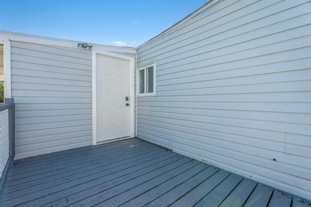 232 Polar Avenue NE High River AB T1V1J5