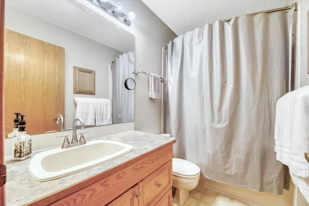 418 1 Avenue NW Diamond Valley AB T0L0H0