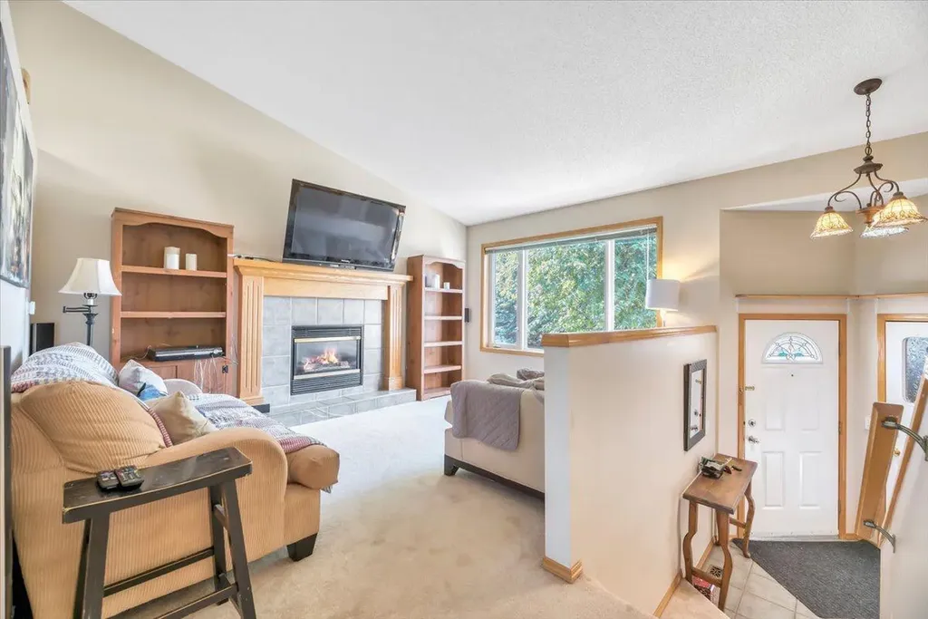 418 1 Avenue NW Diamond Valley AB T0L0H0