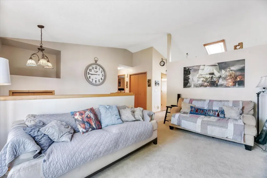 418 1 Avenue NW Diamond Valley AB T0L0H0