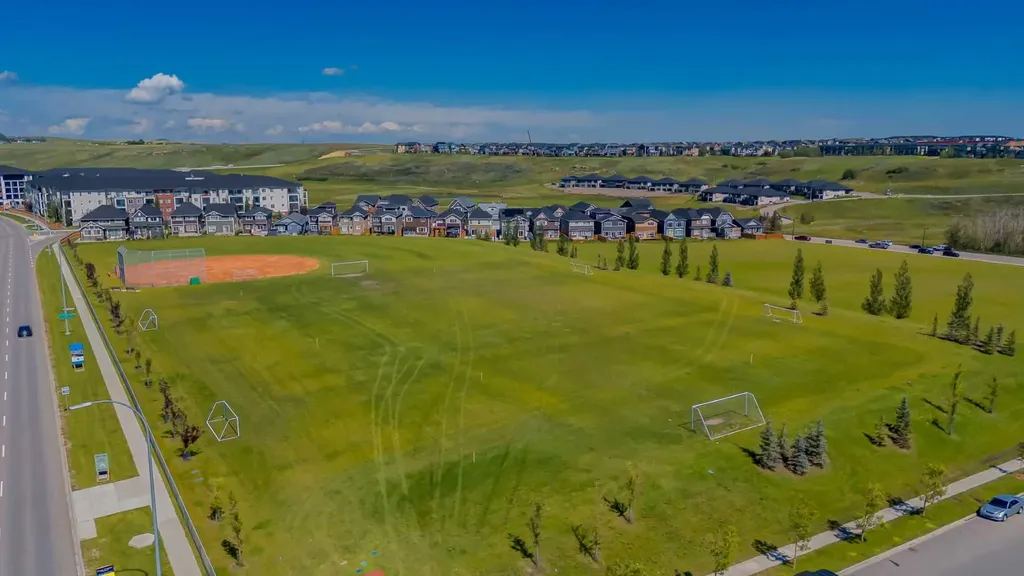 10 Sage Meadows Landing NW Calgary AB T3P 2Z8