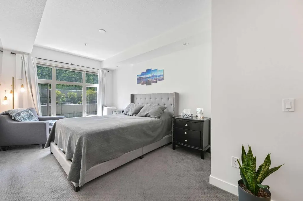 25 Aspenmont Heights SW Calgary AB T3H 0E4