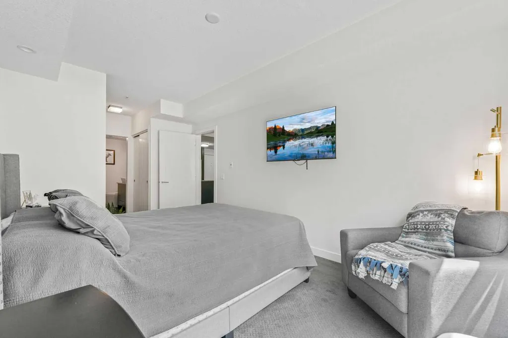 25 Aspenmont Heights SW Calgary AB T3H 0E4