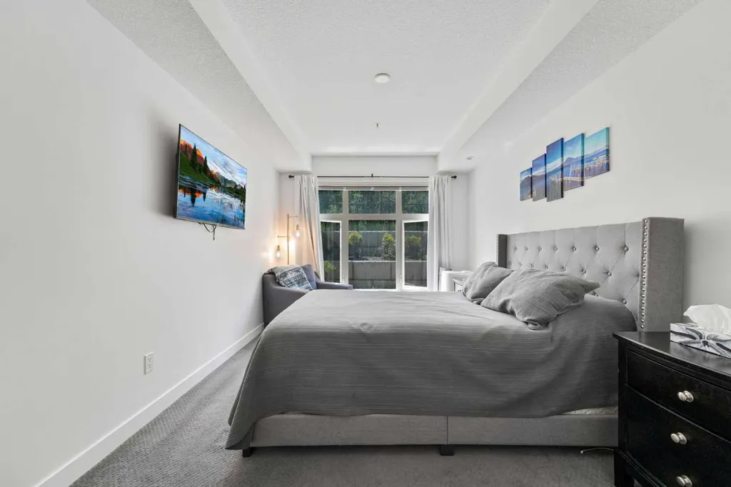 25 Aspenmont Heights SW Calgary AB T3H 0E4