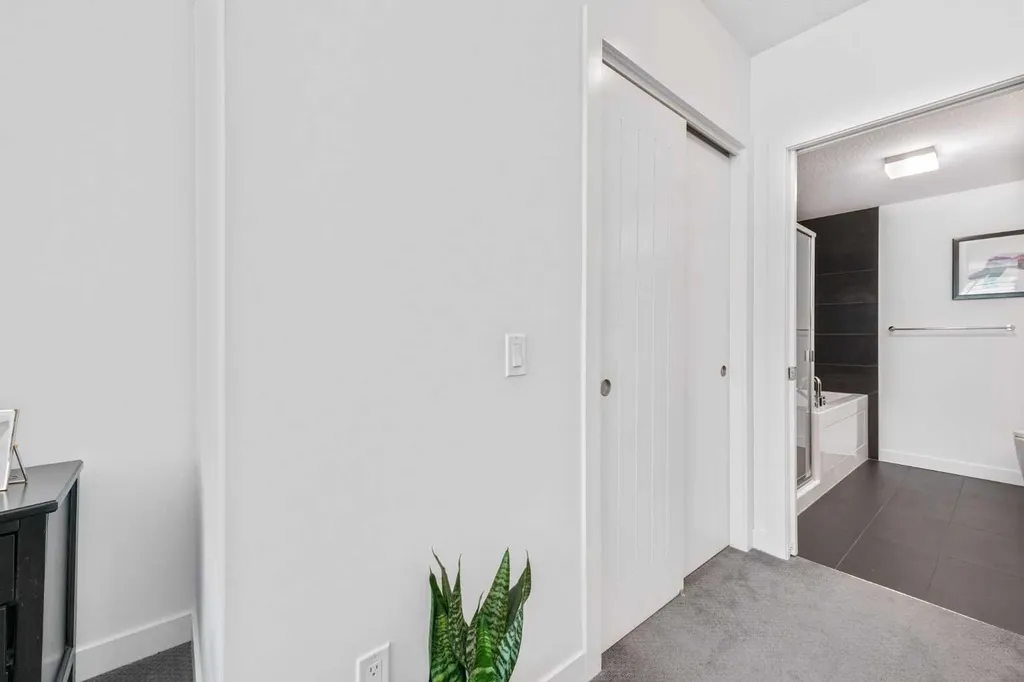 25 Aspenmont Heights SW Calgary AB T3H 0E4