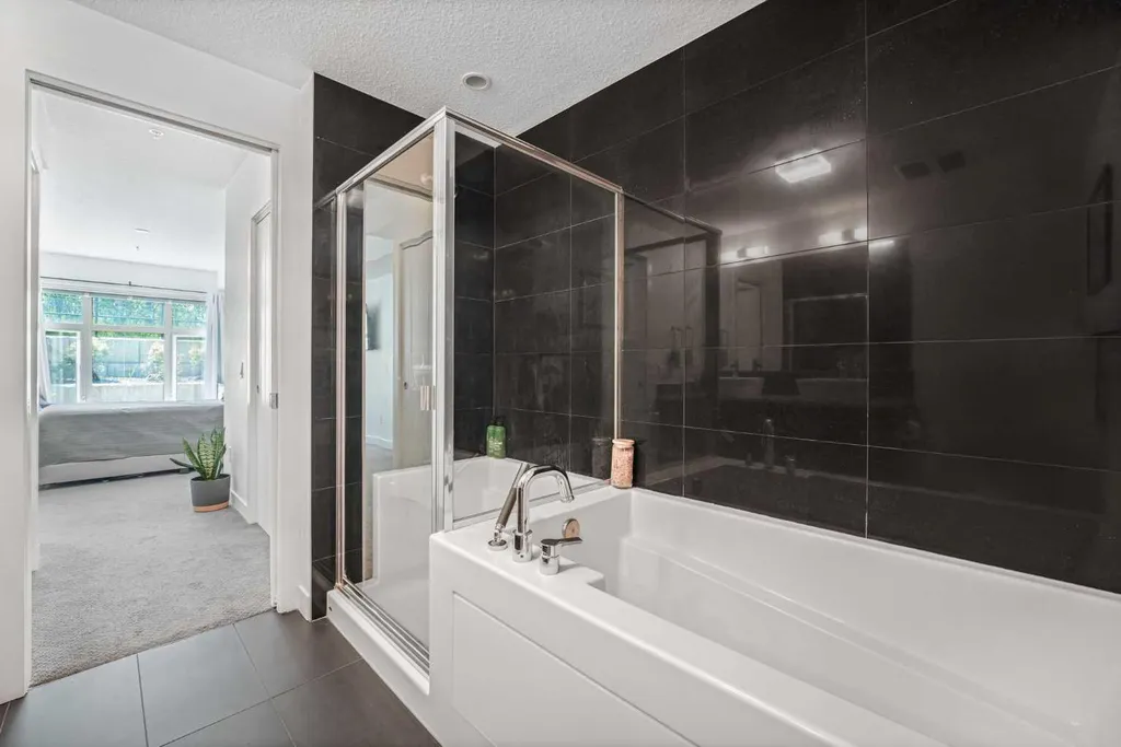 25 Aspenmont Heights SW Calgary AB T3H 0E4