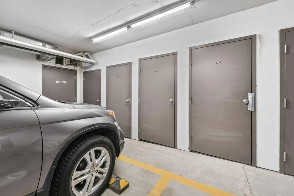 25 Aspenmont Heights SW Calgary AB T3H 0E4