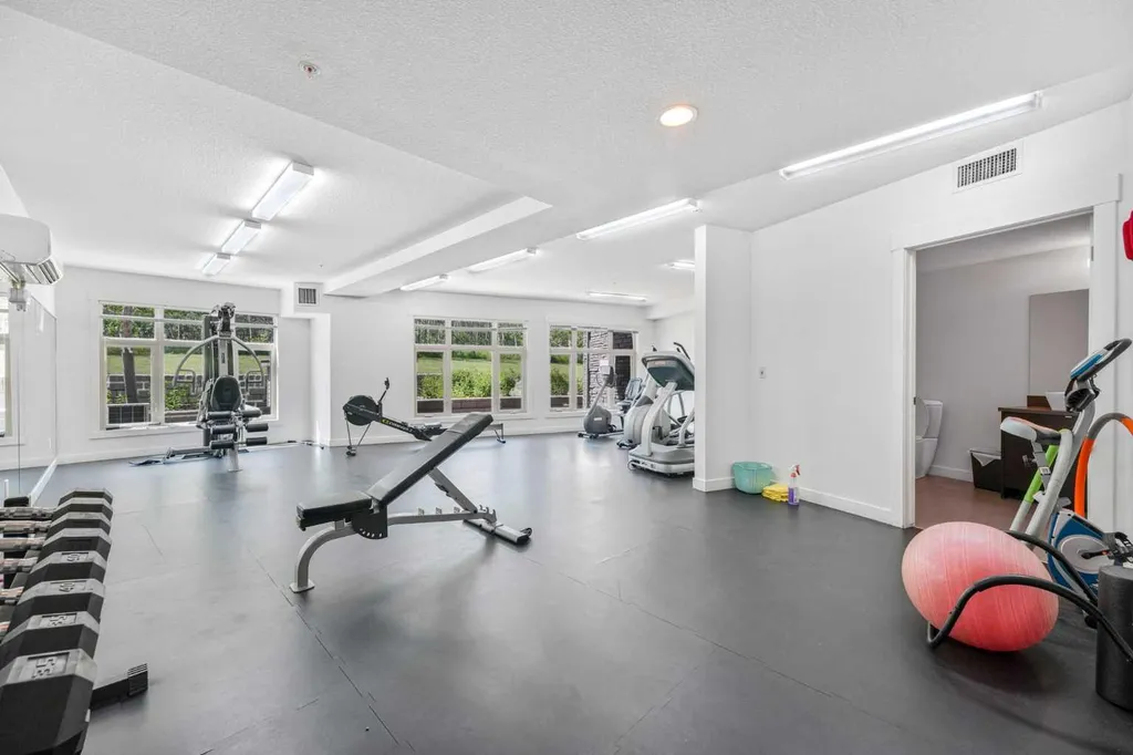 25 Aspenmont Heights SW Calgary AB T3H 0E4