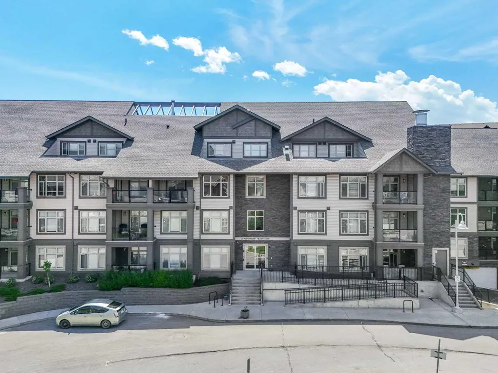 25 Aspenmont Heights SW Calgary AB T3H 0E4