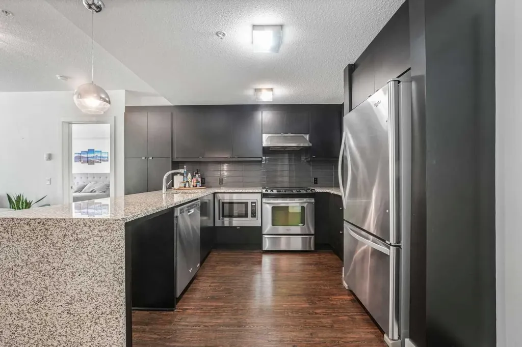 25 Aspenmont Heights SW Calgary AB T3H 0E4