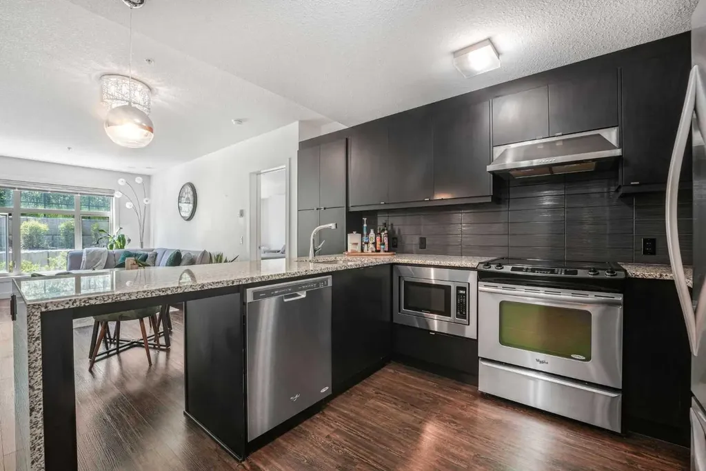 25 Aspenmont Heights SW Calgary AB T3H 0E4
