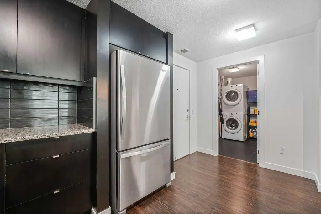 25 Aspenmont Heights SW Calgary AB T3H 0E4