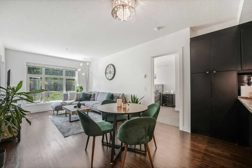 25 Aspenmont Heights SW Calgary AB T3H 0E4