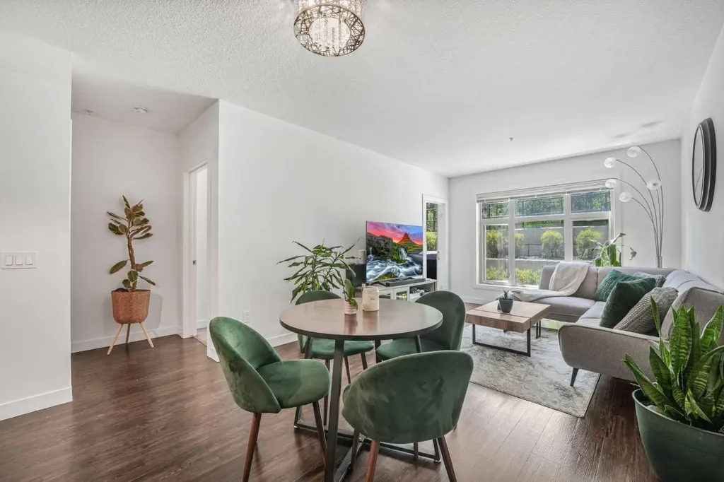 25 Aspenmont Heights SW Calgary AB T3H 0E4