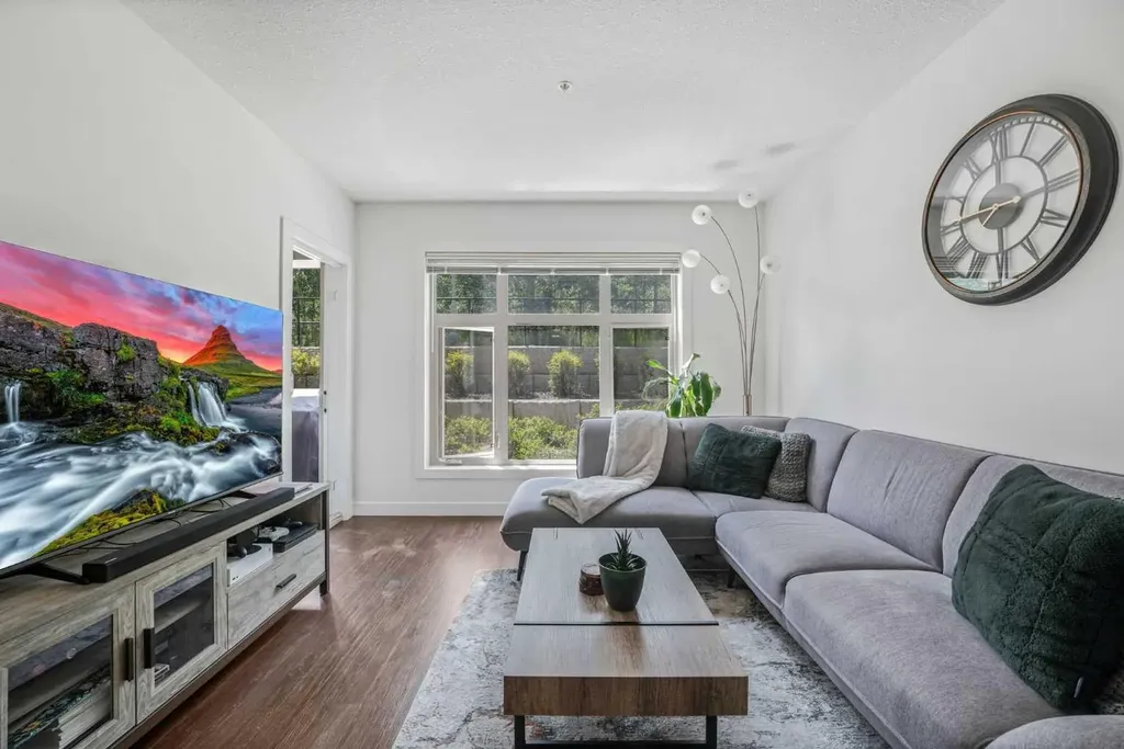 25 Aspenmont Heights SW Calgary AB T3H 0E4