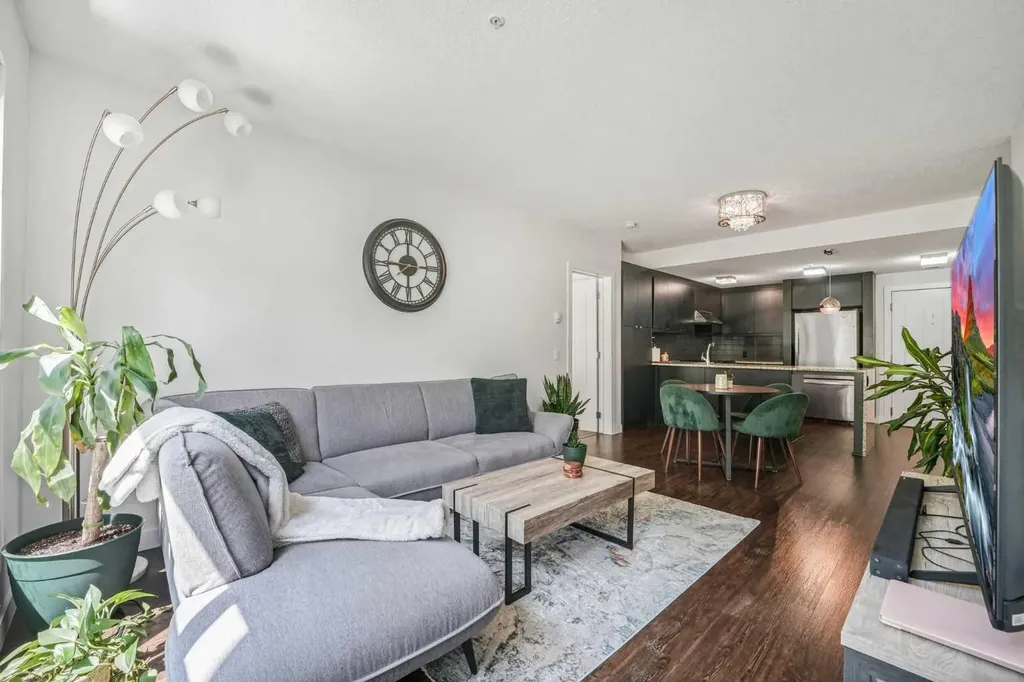 25 Aspenmont Heights SW Calgary AB T3H 0E4