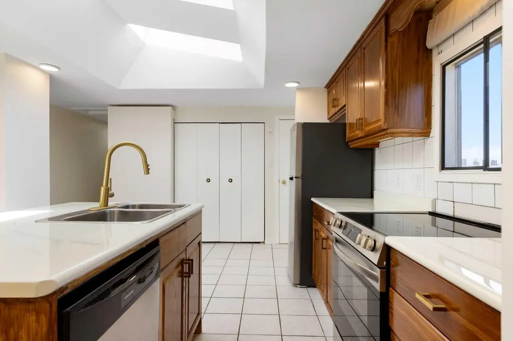 9090 24 Street SE Calgary AB T2C 2H4