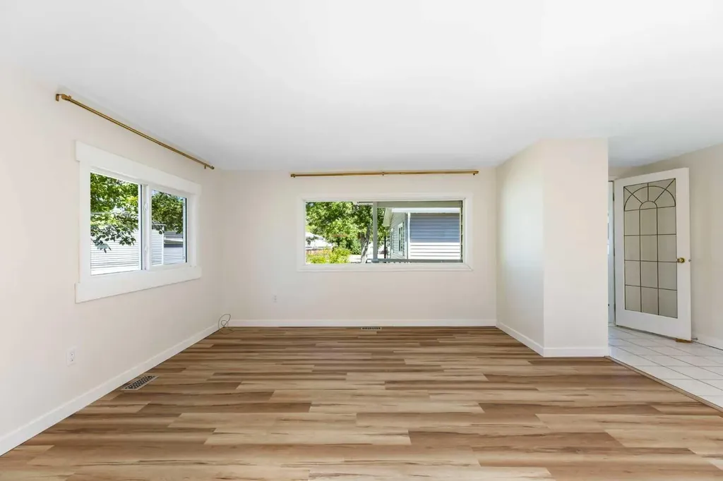 9090 24 Street SE Calgary AB T2C 2H4