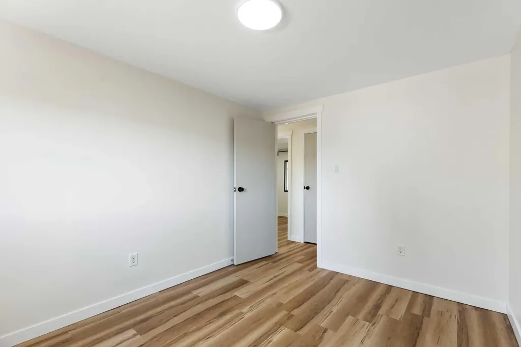 9090 24 Street SE Calgary AB T2C 2H4