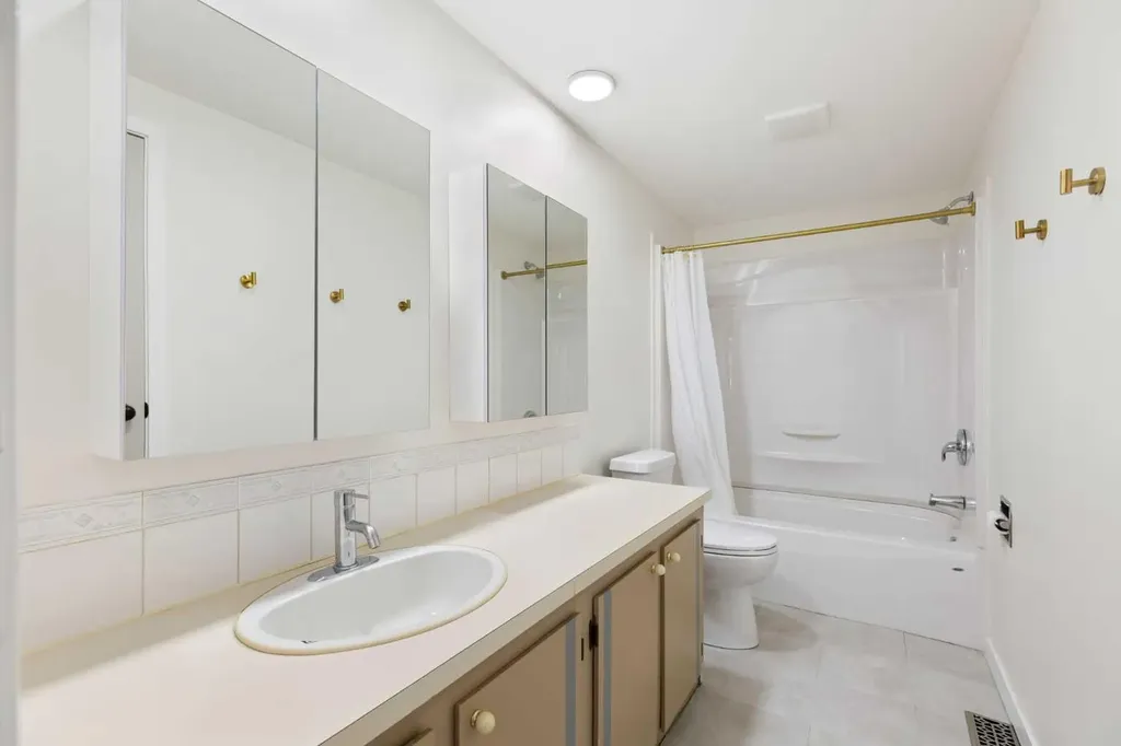 9090 24 Street SE Calgary AB T2C 2H4