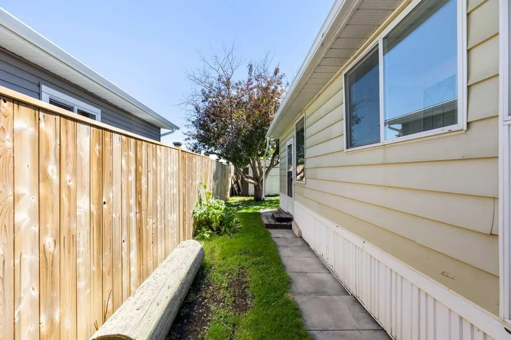 9090 24 Street SE Calgary AB T2C 2H4