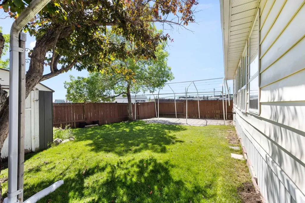 9090 24 Street SE Calgary AB T2C 2H4