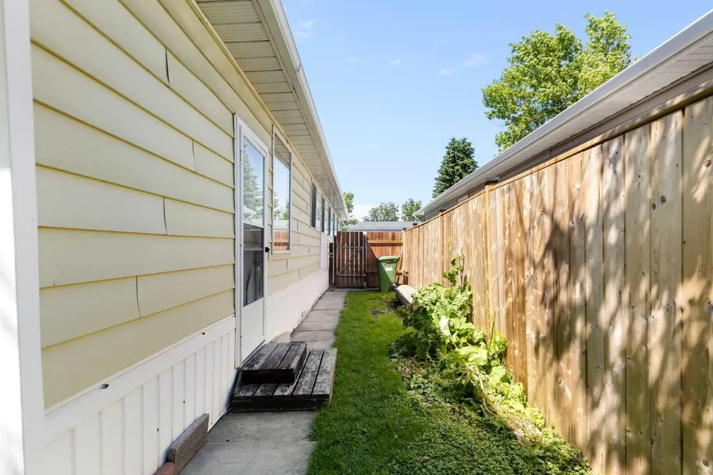 9090 24 Street SE Calgary AB T2C 2H4
