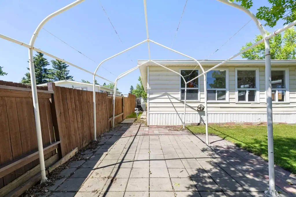 9090 24 Street SE Calgary AB T2C 2H4