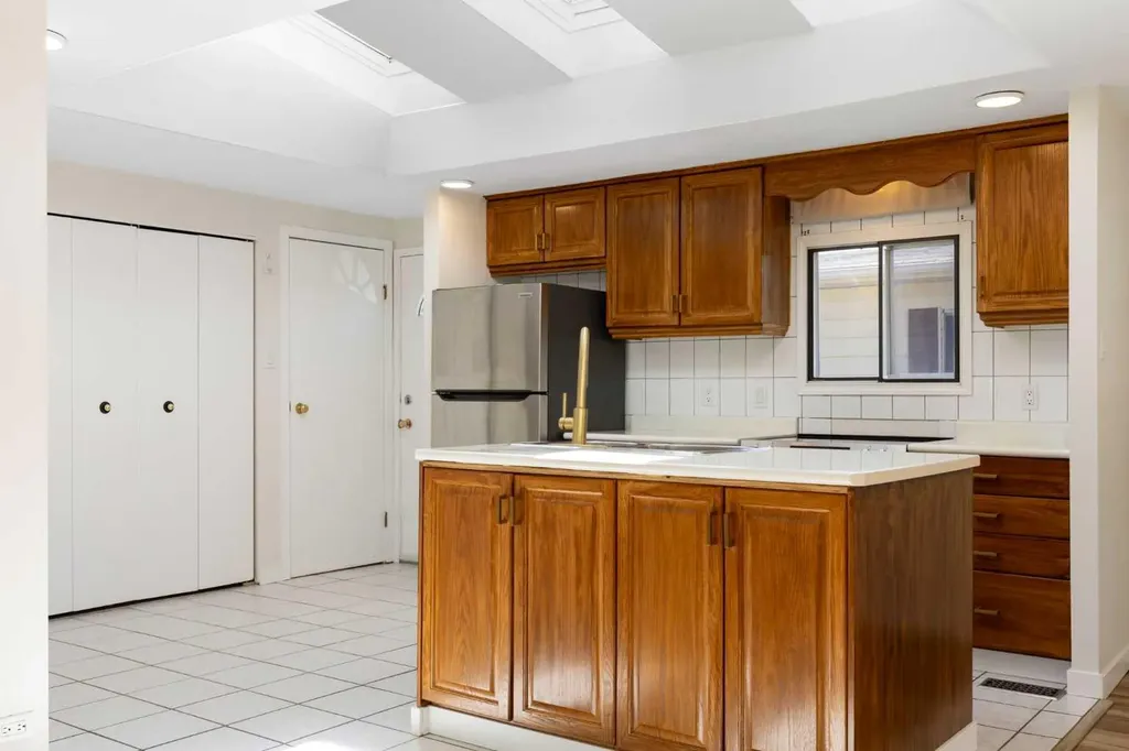9090 24 Street SE Calgary AB T2C 2H4