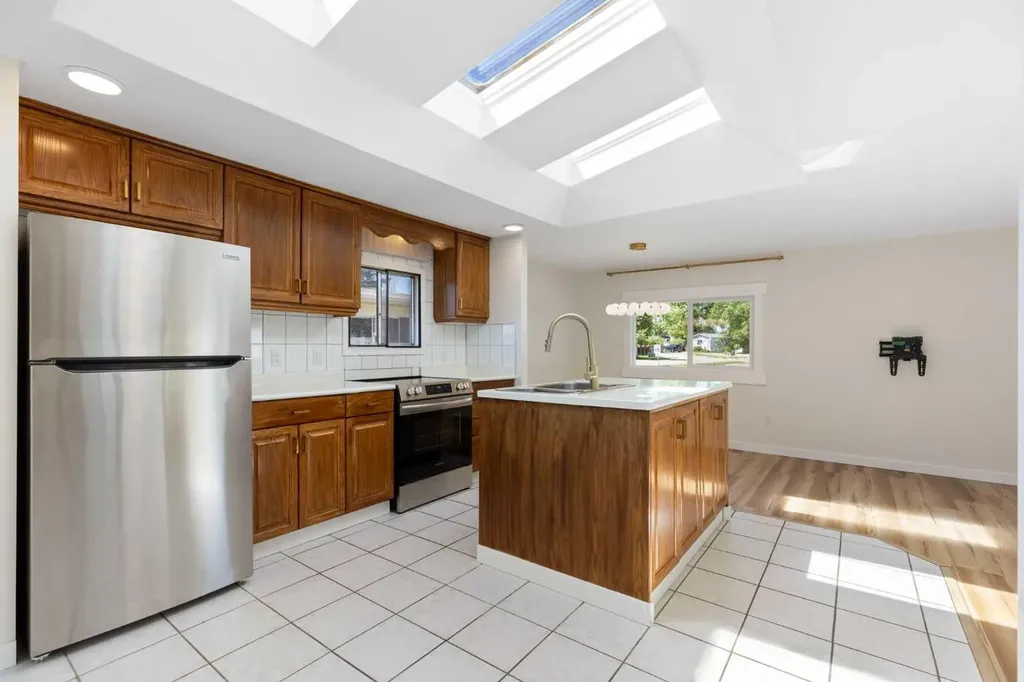 9090 24 Street SE Calgary AB T2C 2H4