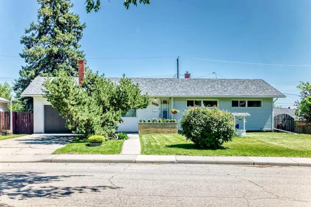 5608 Buckthorn Road NW Calgary AB T2K 2Y5