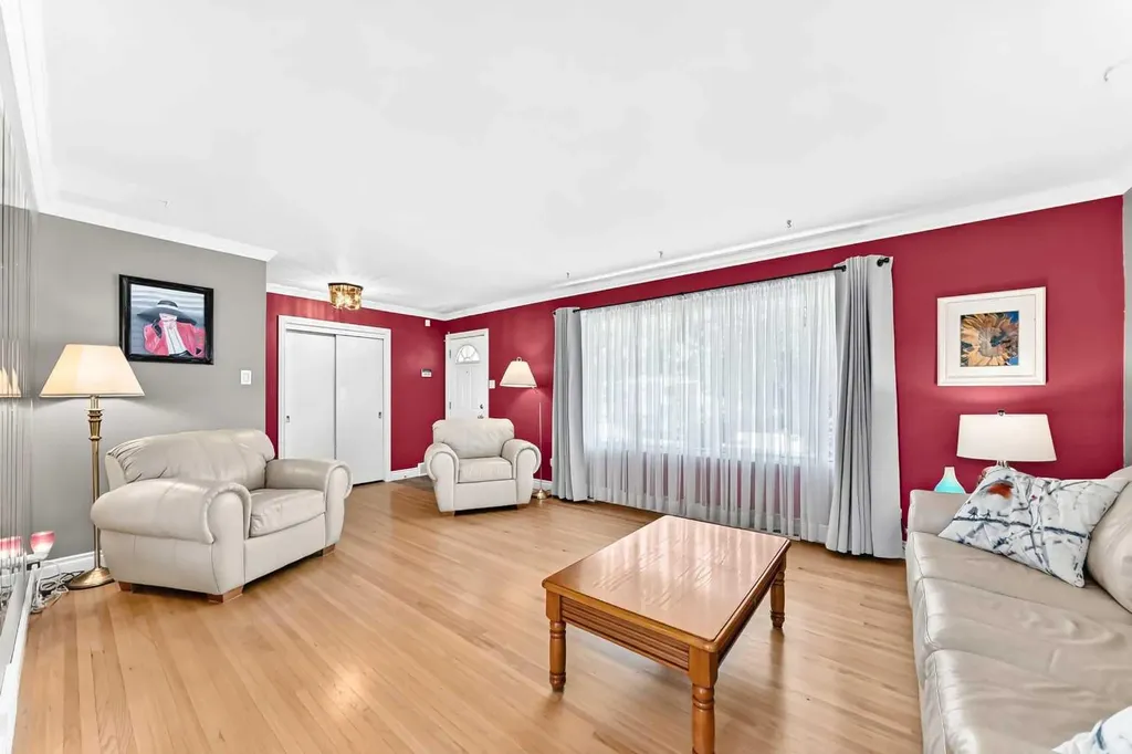 5608 Buckthorn Road NW Calgary AB T2K 2Y5