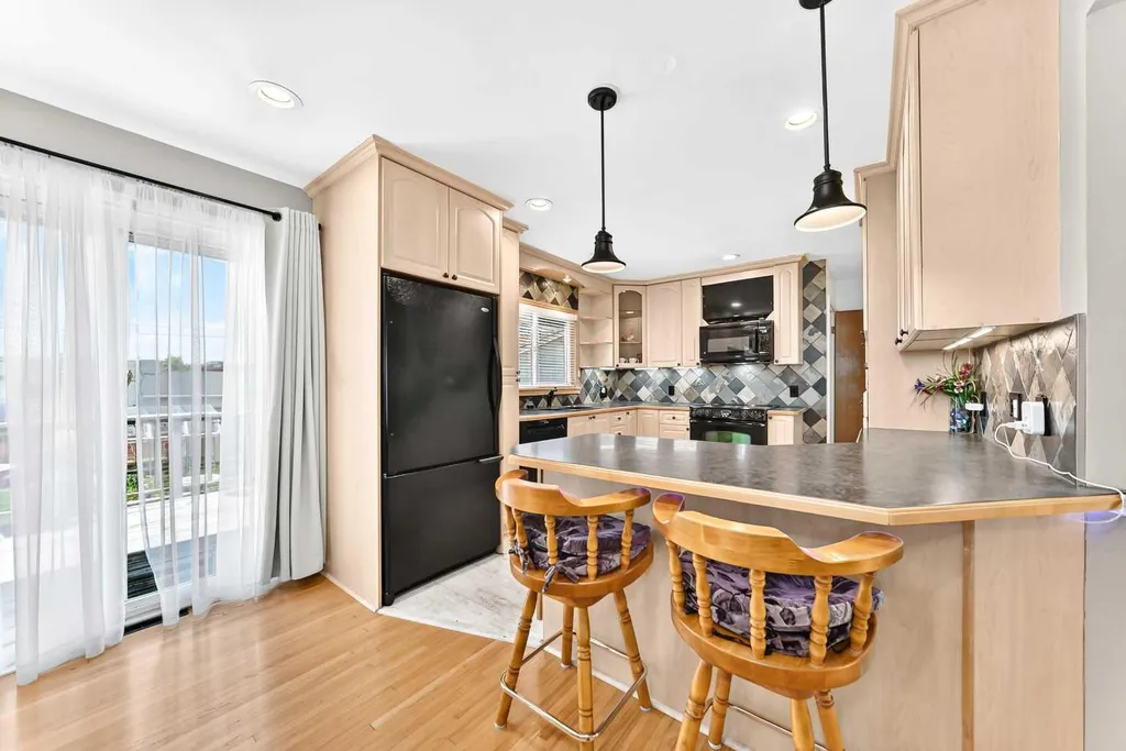 5608 Buckthorn Road NW Calgary AB T2K 2Y5