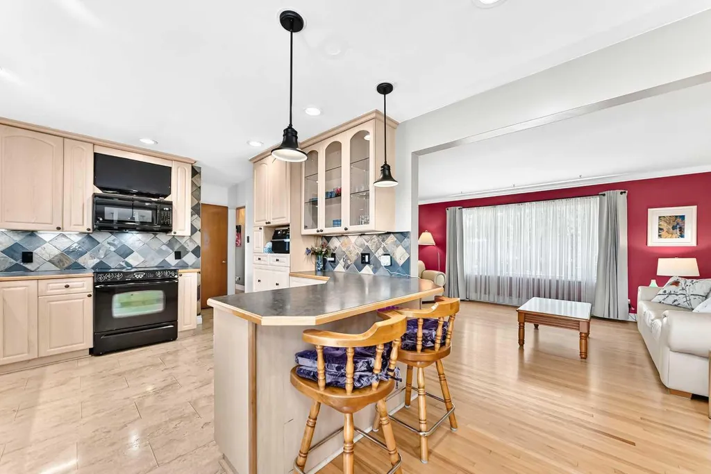 5608 Buckthorn Road NW Calgary AB T2K 2Y5