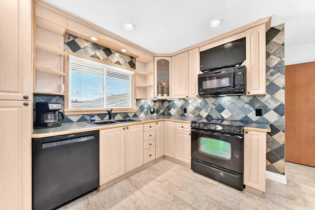 5608 Buckthorn Road NW Calgary AB T2K 2Y5