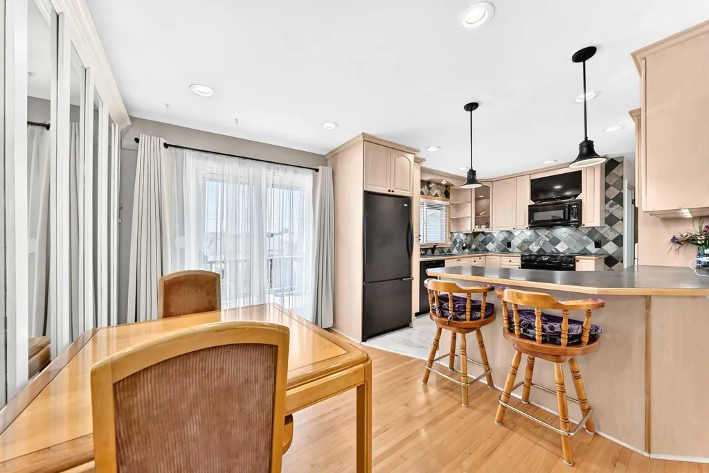 5608 Buckthorn Road NW Calgary AB T2K 2Y5