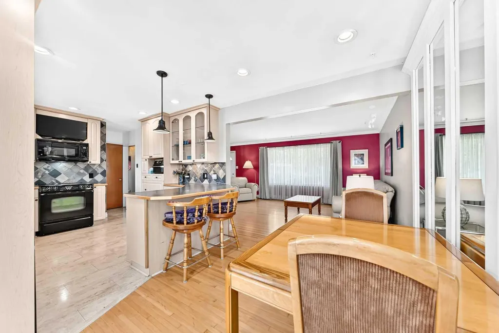 5608 Buckthorn Road NW Calgary AB T2K 2Y5