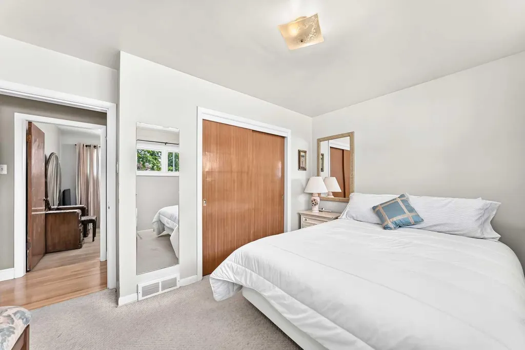 5608 Buckthorn Road NW Calgary AB T2K 2Y5