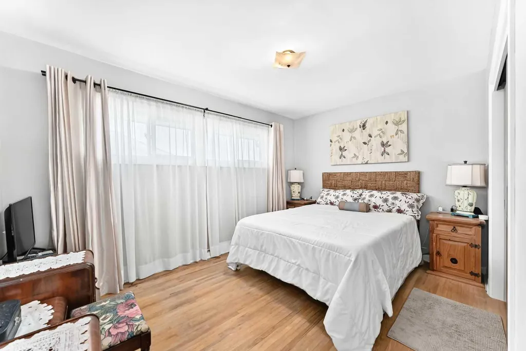 5608 Buckthorn Road NW Calgary AB T2K 2Y5