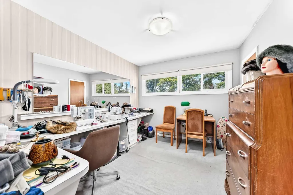 5608 Buckthorn Road NW Calgary AB T2K 2Y5