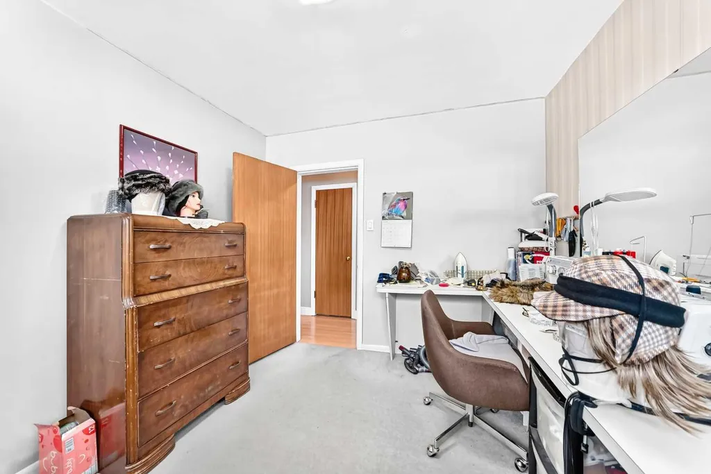 5608 Buckthorn Road NW Calgary AB T2K 2Y5