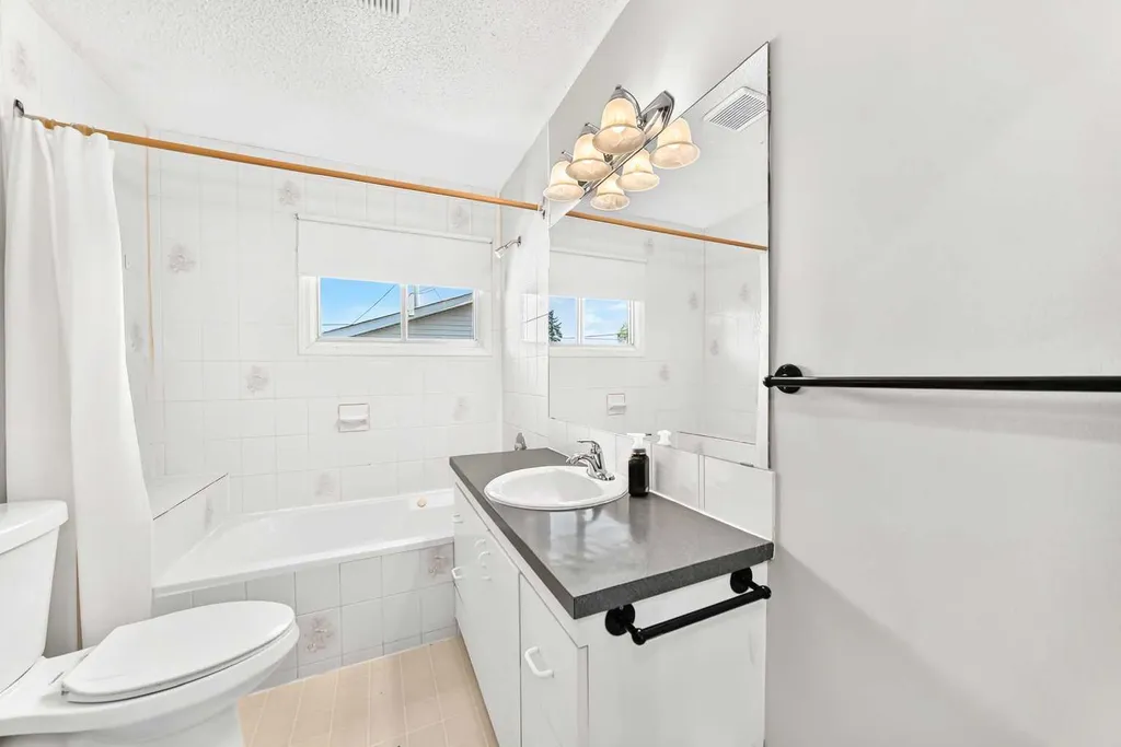 5608 Buckthorn Road NW Calgary AB T2K 2Y5