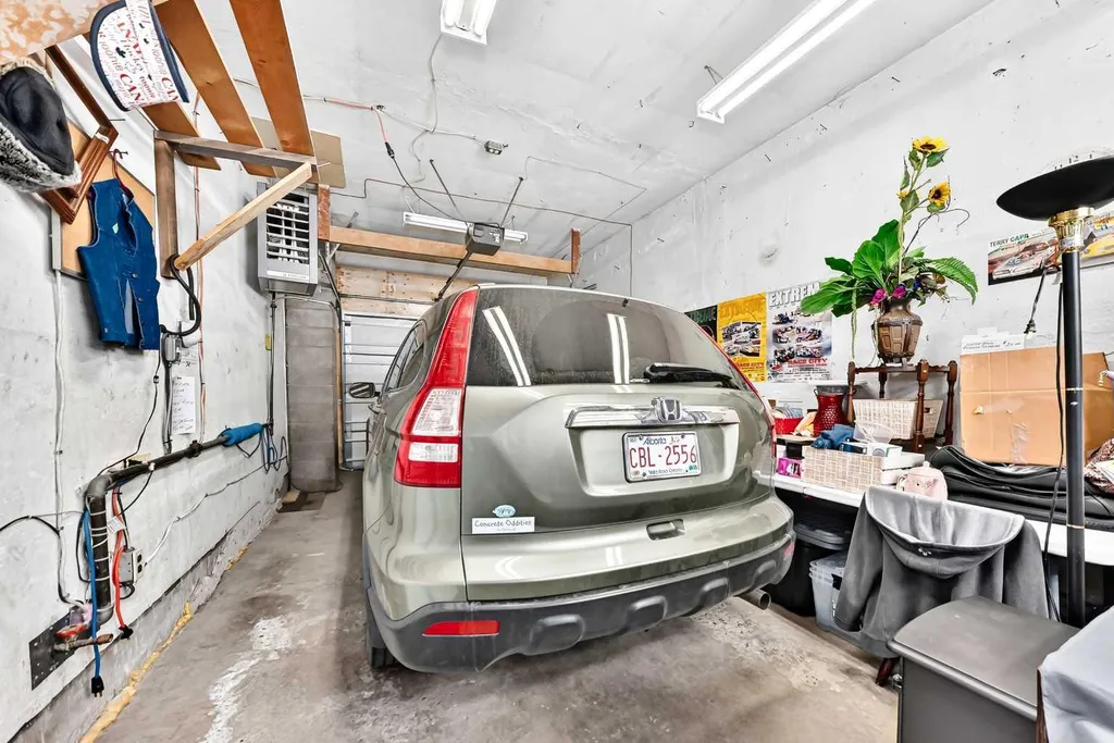5608 Buckthorn Road NW Calgary AB T2K 2Y5