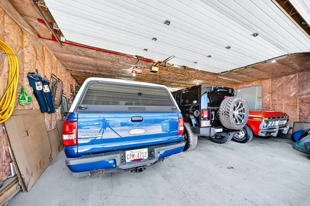5608 Buckthorn Road NW Calgary AB T2K 2Y5
