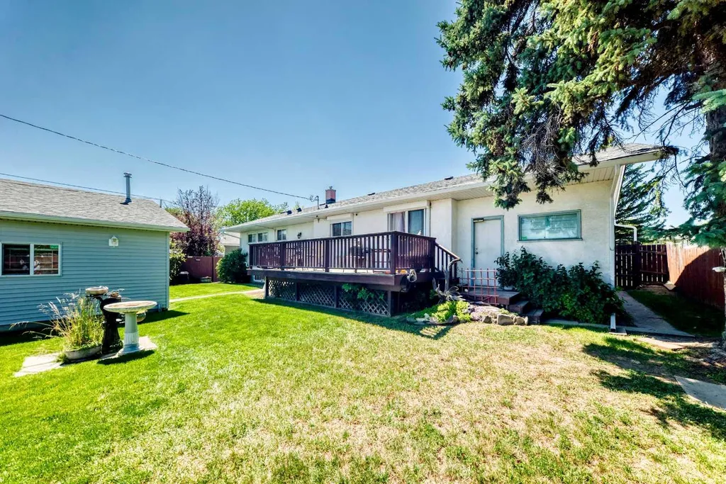 5608 Buckthorn Road NW Calgary AB T2K 2Y5