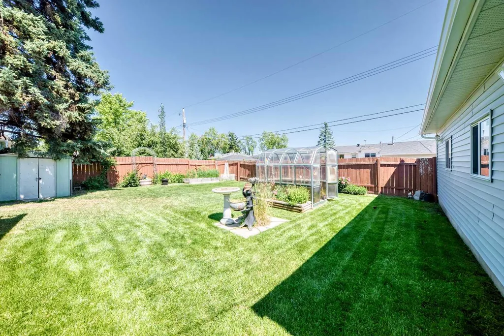5608 Buckthorn Road NW Calgary AB T2K 2Y5