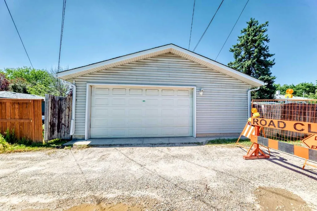 5608 Buckthorn Road NW Calgary AB T2K 2Y5
